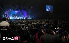 [포토]많은 팬들 속 쇼케이스 갖는 인피니트