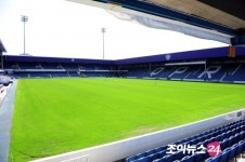 [포토]박지성이 누빌 QPR 스타디움의 필드