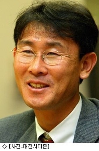 축구협회, 여자대표팀 감독에 윤덕여 전 전남 코치 선임