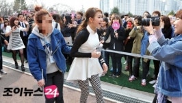 [포토]팬들 환호 받으며 무대 떠나는 피프틴앤드
