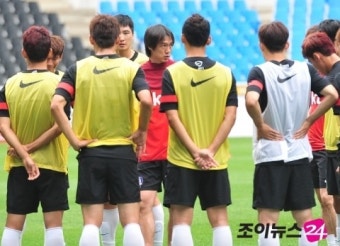 홍명보 감독, '승리 공식' 완성…'기존 경기력+유럽파 결정력'