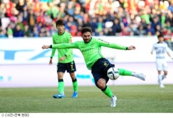 전북, '짠물 수비' 인천과 0-0 무승부