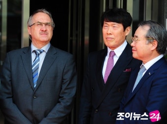 [포토]정몽규 위원장, 슈틸리케 감독 참석만으로도 감사~