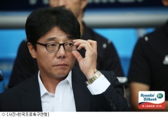 리그 첫승 신고 황선홍 감독, 