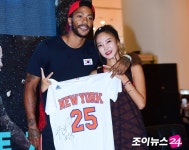 [포토]NBA 매니아 NS윤지, 데릭로즈 응원해요!