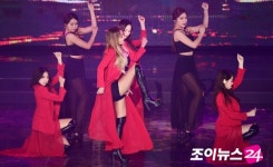 [포토]효린, 깜짝 놀라게 훌러덩