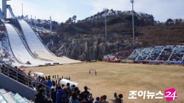 흥행 예감 강원 스키점핑 축구장, 시설 보완은 필수