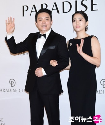 [포토]이범수-이윤진, '럭셔리부부의 드레스코드는 블랙'