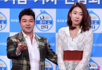 [조이HD]전현무-한혜진, '진짜 연인의 자연스러운 스킨십'