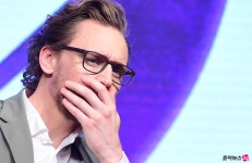 [조이HD]톰 히들스턴, 손으로 가릴 수 없는 잘생김