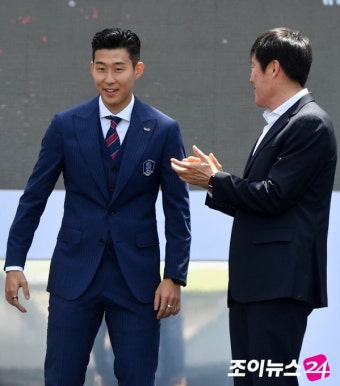 [포토]손흥민, 전설 차범근에 깍듯한 인사
