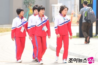 [포토]북한 선수단 입촌식, 단복 차림으로 입촌식 참석