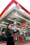 주유소 ‘얼짱’ 바람 뜨겁네