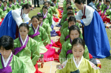 <생생포토> 전통 성년례 재현