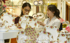 영국 황실 접시 보셨나요?