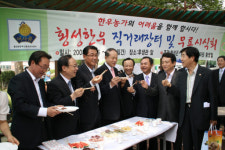 국회의원들 “한우 사세요”…국회에 한우장터