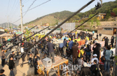 <포토뉴스>노사모 격렬 항의