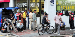 인력시장에서 만난 추락… 일용직 해봤어요?