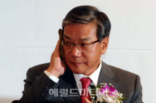 <포토뉴스>떠나는 길, 왜 이렇게 땀이 나지?