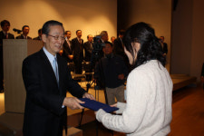 두을장학재단, 여대생 97명에 장학증서 수여