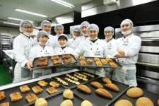 파리크라상 “빵 만드는 신입사원 멋있죠!”