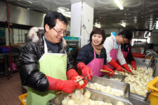 솔고, 음성꽃동네서 웃음ㆍ봉사활동