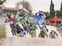 자전거타고 공중으로...이번주말‘BMX’묘기 맛본다