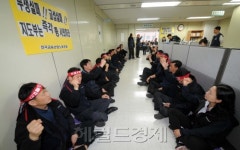 타임오프 원천무효금융노조, 한노총 점거