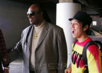 래퍼 장근이 뮤비에 R&B 전설 스티비원더 출연