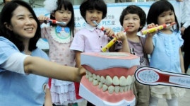 <포토뉴스> 치카치카... 이 닦을땐 이렇게~