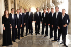 12대 첼로가 빚어내는 하나의 선율