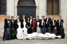 12대 첼로가 빚어내는 하나의 선율