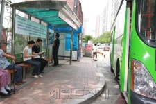 책 책 책 읽는 마을 청림! 버스정류소 간이도서관 설치