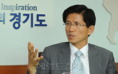 김문수 경기지사 “개헌, 현실성 없다”