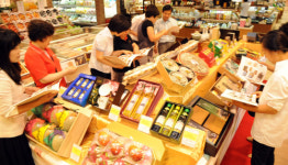 연휴라 행복해요...‘추석특수’에 활짝 웃는 업계들