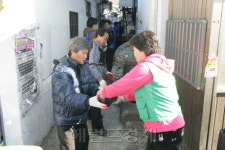 관악구 삼성동 40여가구에 연탄 8000장 전달