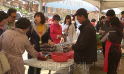 <1마을 1축제>  하얀 벚꽃길 따라 동요속 고향으로 … 칠갑산 산꽃마을 축제