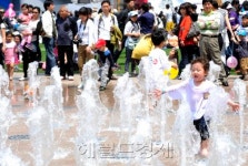 <포토뉴스> 앗, 차가워! 즐거운 동심(童心)