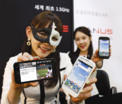 ‘두 얼굴의 스마트폰’ 테이크 야누스 써보니...