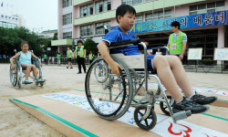 <포토뉴스>“장애인들 불편한것 알겠어요”