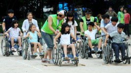 <포토뉴스>“장애인들 불편한것 알겠어요”