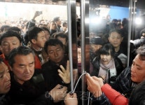 <포토뉴스> 민주당 전당대회 ‘충돌’
