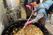 근로복지공단 ‘맛찾사’, 중증 산재장해인 위문 음식 대접