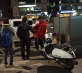 강남 불법 전단지 단속 현장 따라가 보니