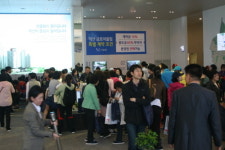 익산 금호어울림, 개장 첫 날 8000여 명 방문…5월 3일 1,2순위 청약