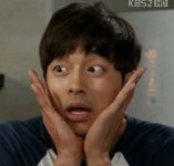공유 꽃받침 애교 “다시 공유앓이 시작”