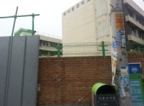 북서울중학교 담장 붕괴…길 가던 행인 중태