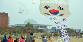 <포토뉴스> 연따라 마음도 두둥실…