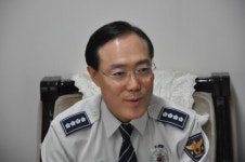 경찰 ‘외사통’…박외병 안양동안경찰서장 “외국인은 예비 범죄자가 아니죠.”