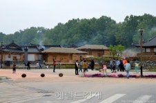 [테마있는 명소] 공주 한옥마을--‘한국의 멋’ 그 전통을 소비하다